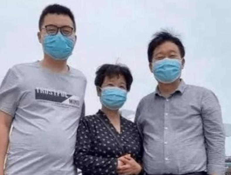 |许妈赢得儿孙满堂,网友却称应该感谢杜新枝,姚爸抱奇奇画面温馨