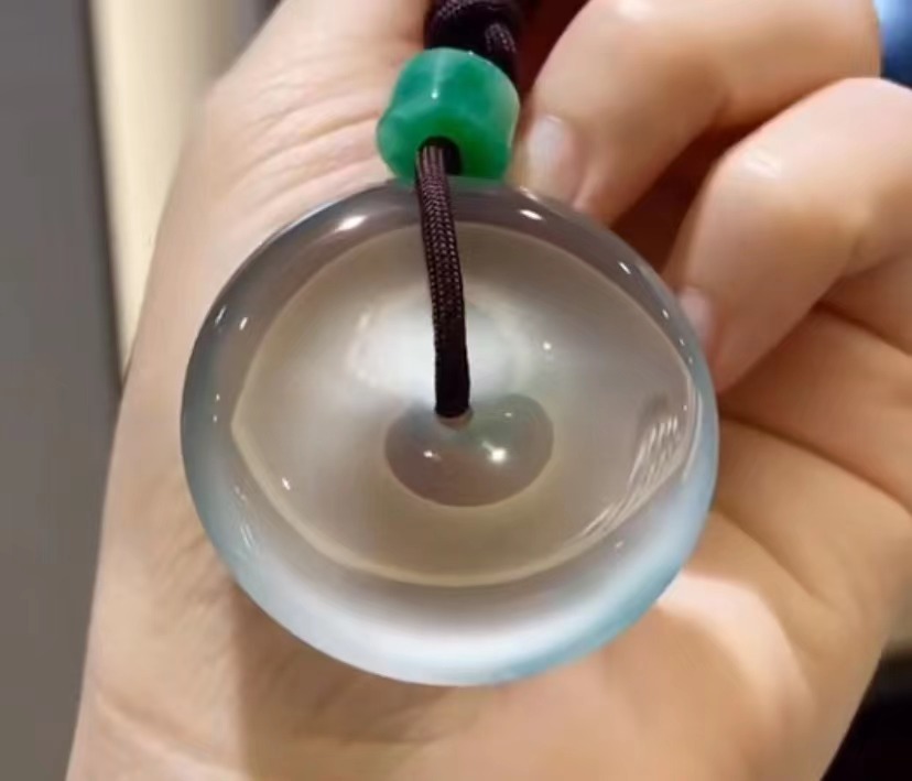 翡翠|翡翠知识篇：翡翠行业的热门品种——龙石种翡翠、金丝绿翡翠