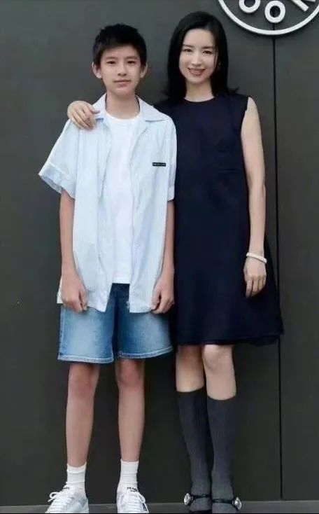 潘粤明|潘粤明和小10岁女友好事将近?女方颜值不输董洁,身份被扒