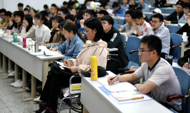 大学生|区区一个期末考试，能把大学生逼成这样？从幼儿园一夜回到高考前