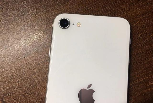 Python|销量超出预期！iPhoneSE3被一抢而空，已经降价300元