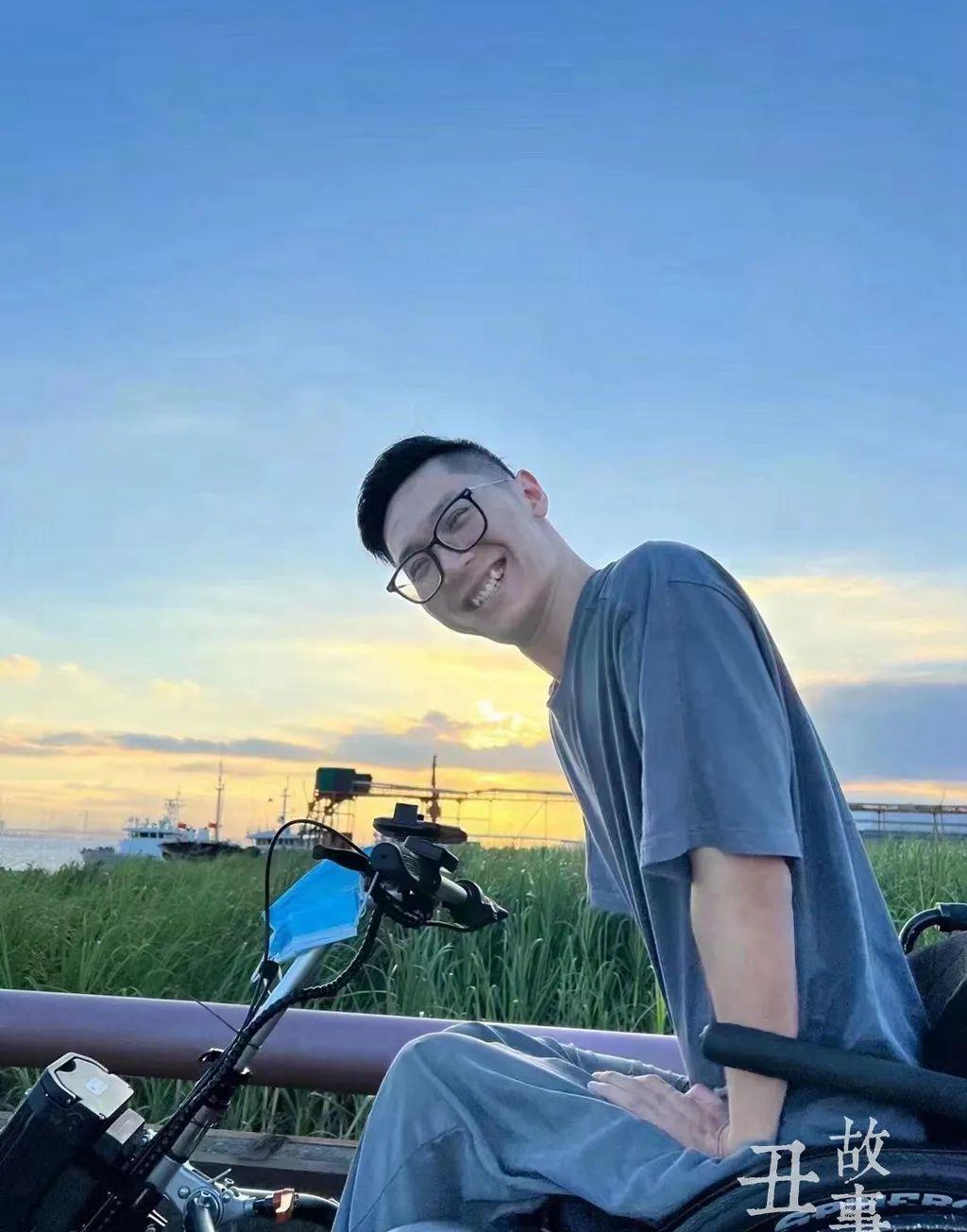 椒江90后的年轻人,在后座睡着了,醒来的时候,已经躺在了医院里