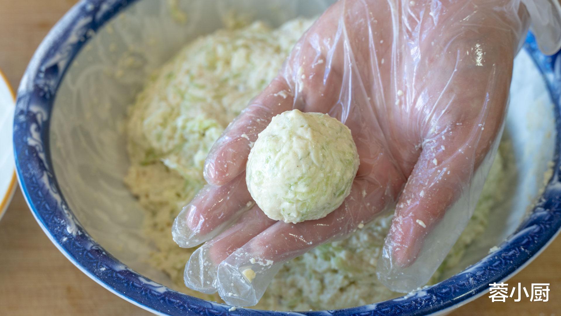 立秋润燥,饮食上可“减辛增酸”,多吃“3黄2白1红”,润肺养胃