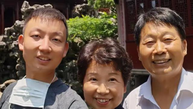 村民爆出郭希志身份,不仅在医院上班还当过院长,杜新枝被打脸