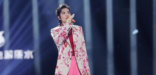 萧敬腾|萧敬腾搭私人飞机返台,好友留言欢迎回家过年