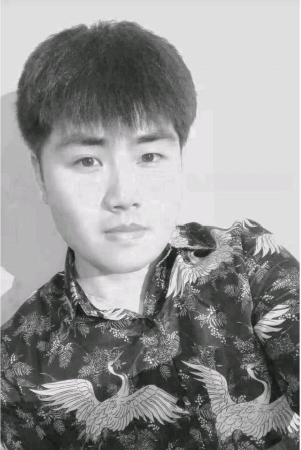山东泰安,男子崔某和女朋友分开后,在回宿舍途中,遇到一男一女争吵