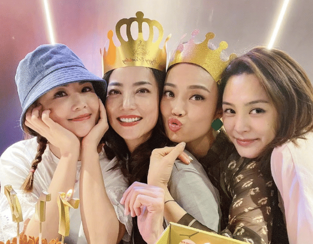 阿娇|阿Sa张韶涵零点为41岁阿娇庆生，阿娇被好姐妹夹击吻，笑容甜美