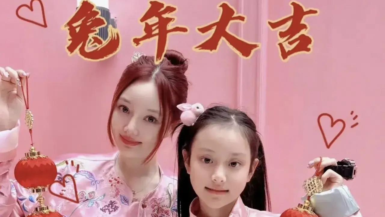 贾云馨|甜馨开通个人账号，背景封面却让人心酸，网友喊话：要复婚