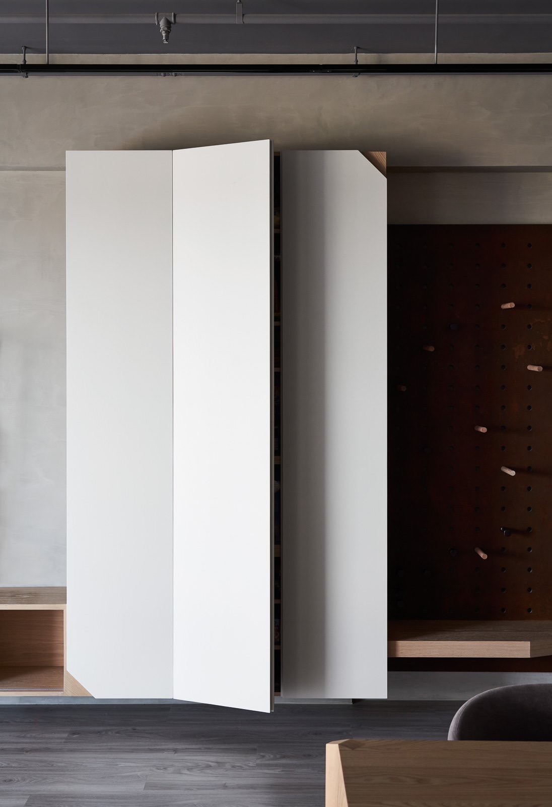 北欧混搭工业风，客厅光线明亮通透，高颜值的柜子设计！！！