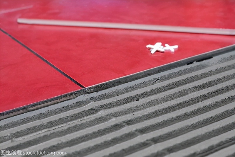 不是我“崇洋媚外”，同样是贴瓷砖，德国工人做得真的比我们好