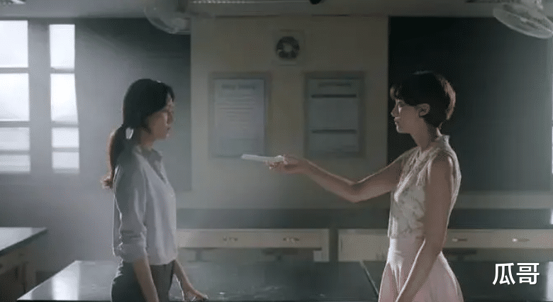 女教师|韩国影片《女教师》,对人性体现无疑,因嫉妒与愤恨造成犯罪结果