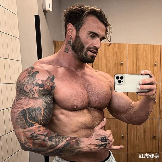 |因长得像施瓦辛格而走红的卡鲁姆·冯·莫格，跳楼了