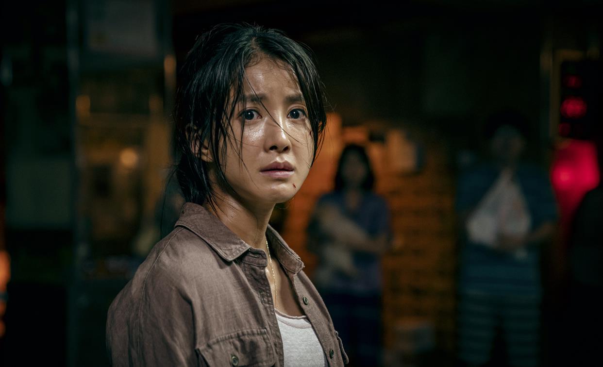 李诗英|李诗英背儿子登雪山后再引虐儿争议,韩网友:什么时候停止虐儿!