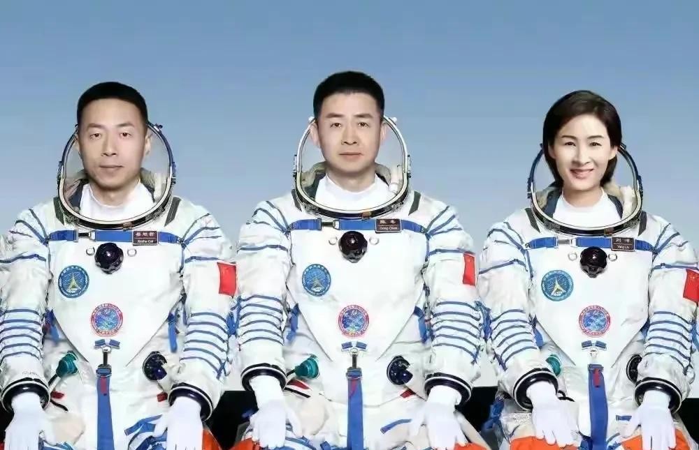 航天员穿的航天服那么贵,用完后为啥不带回地球?