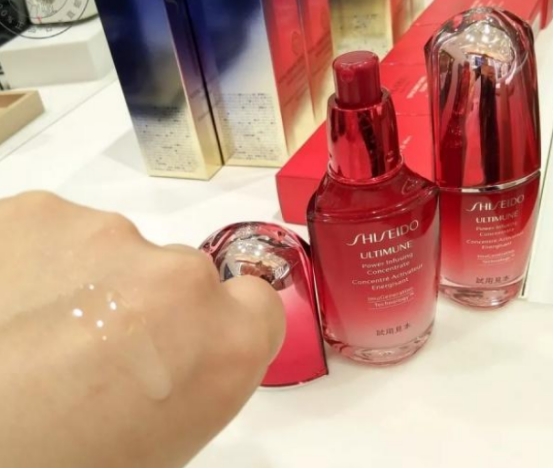 保湿 适合28岁以上干性皮肤用什么精华液好？