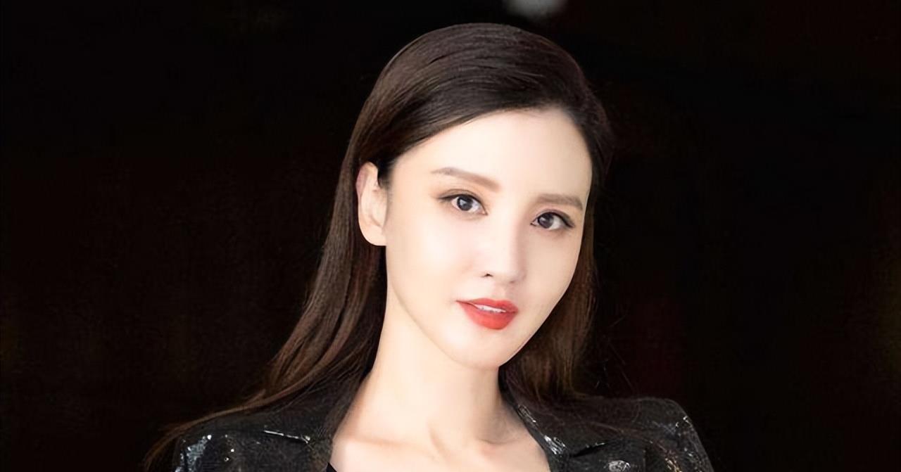 欧阳娜娜|过气女明星窘况:街头卖唱、破产、卑微求工作,风光不再