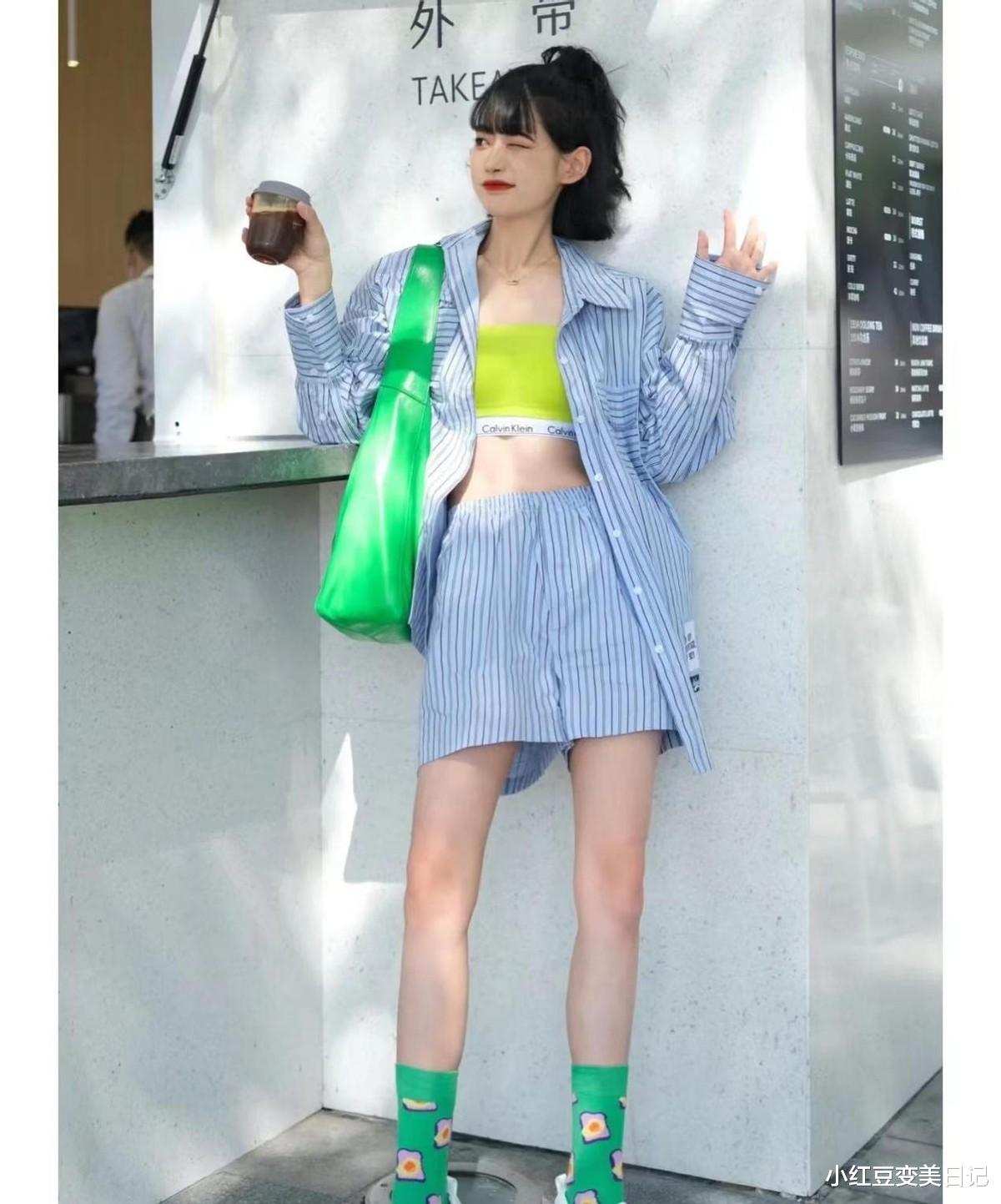 夏季防晒一件防晒衣就够了,巧妙解锁活力造型,彩色是精髓