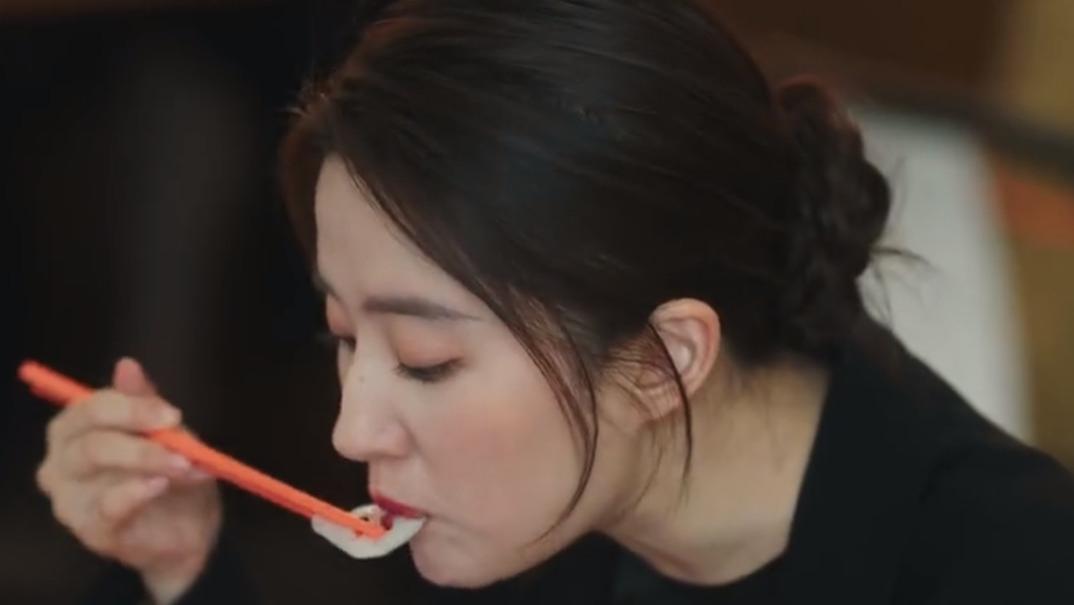 刘亦菲|看了刘亦菲新剧，庆幸国产剧不再被烤瓷大白牙、排骨胸“绑架”了