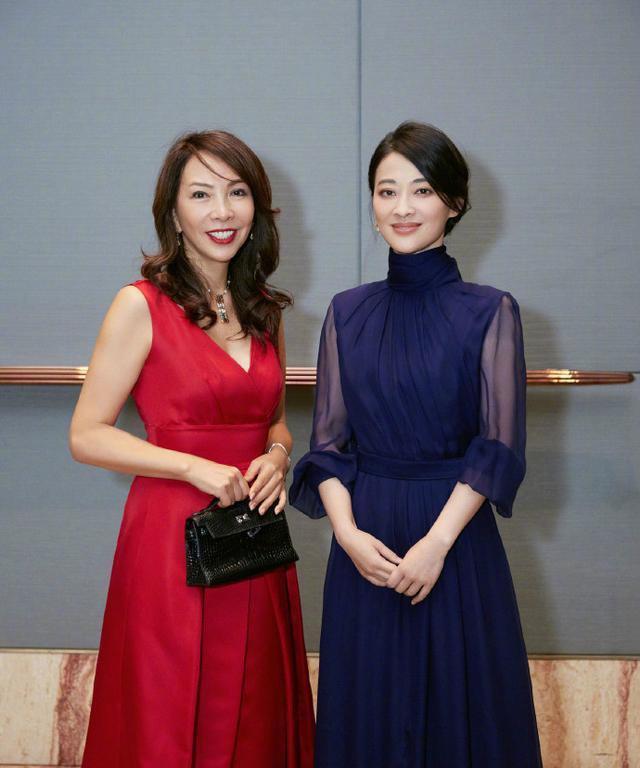 柳岩|梅婷跟素人合影被碾压，不是不够漂亮，反而太瘦了脸没胶原蛋白