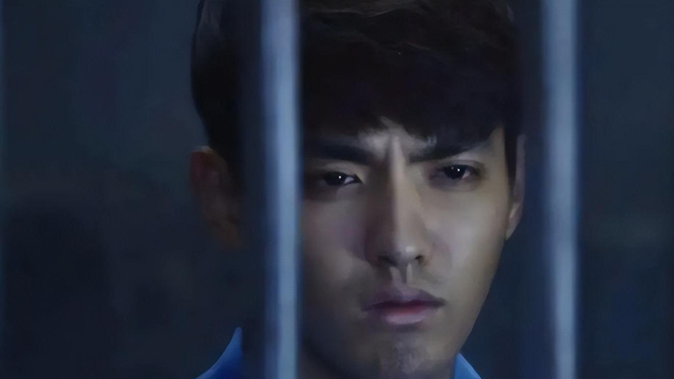 维多利亚|2022年那些“自毁前程”的艺人们，有的偷税漏税，有的知法犯法