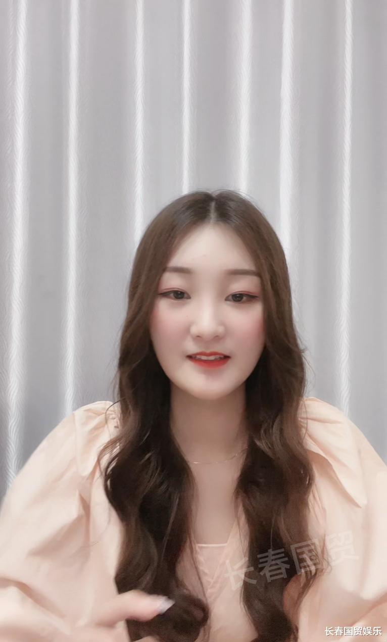 李承铉|陈亚男重启直播人气旺，满屏“加油”声，令她十分感动