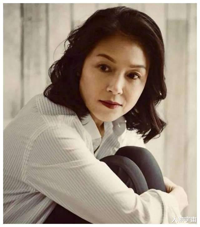 张凤妮|张凤妮:闷葫芦竞选港姐成名,嫁小7岁大马富商,生3个漂亮女儿