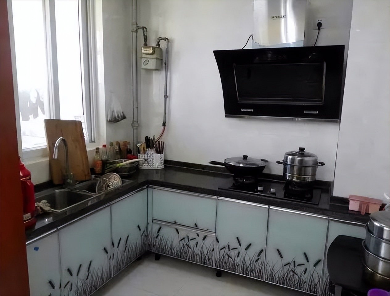 我们买房公婆装修买家具,听说花了20万,可一看沙发简直笑哭