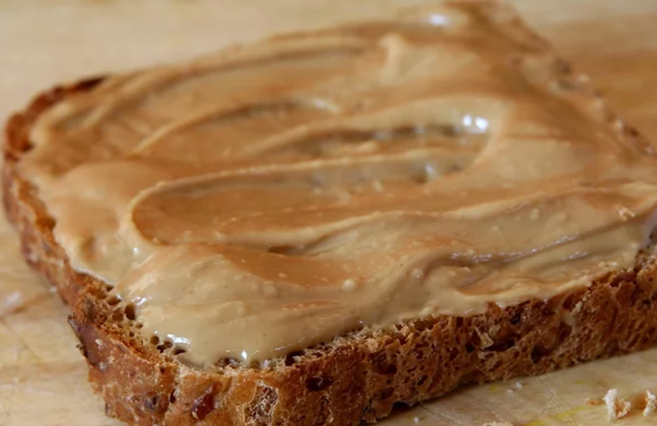 坚果|人一生要吃进一吨油！这5种隐藏的高油食物，把你推进肥胖的深渊 。