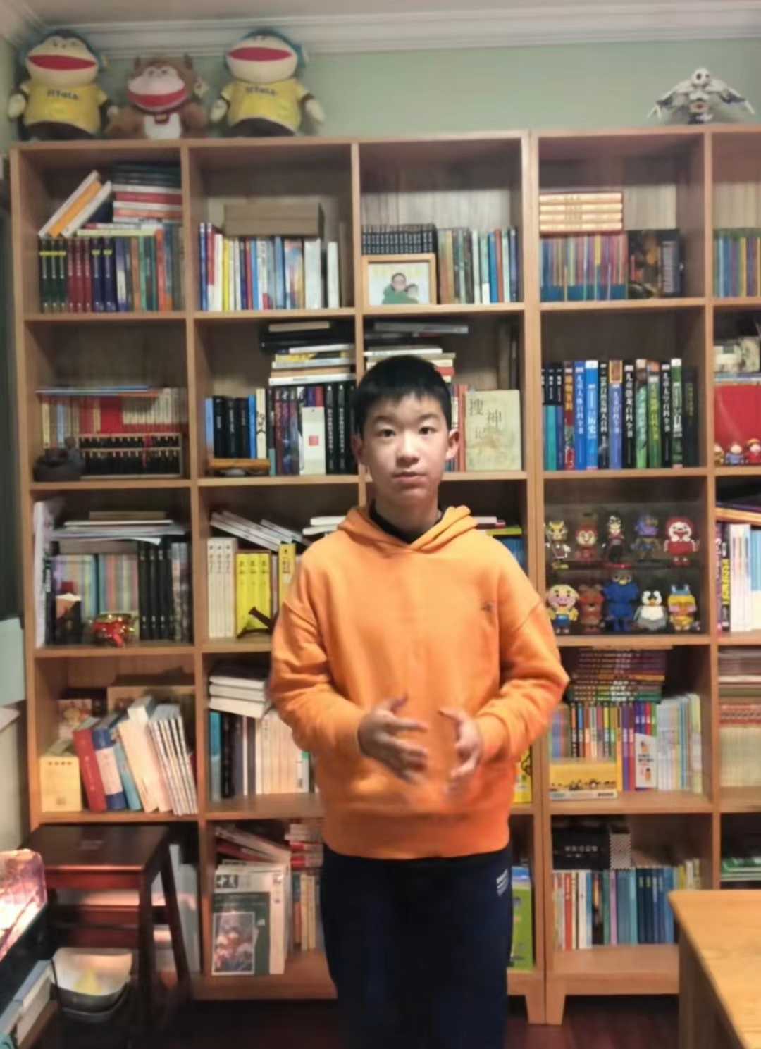 "天才少年"陈鹤途,12岁硕博连读,9岁联合国英语演