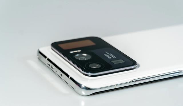 小米11Ultra下跌2000退场,120倍变焦+IP68机防水,等等党赢了