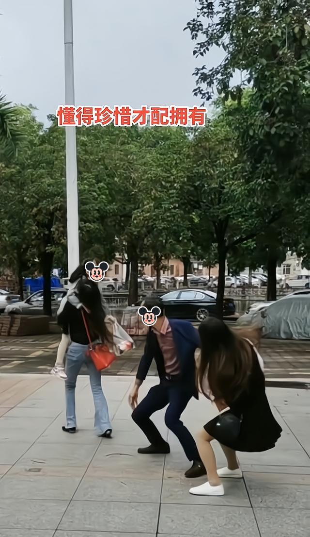 男子想抱一下和前妻所生的女儿,现任妻子阻拦:以后我给你生两个