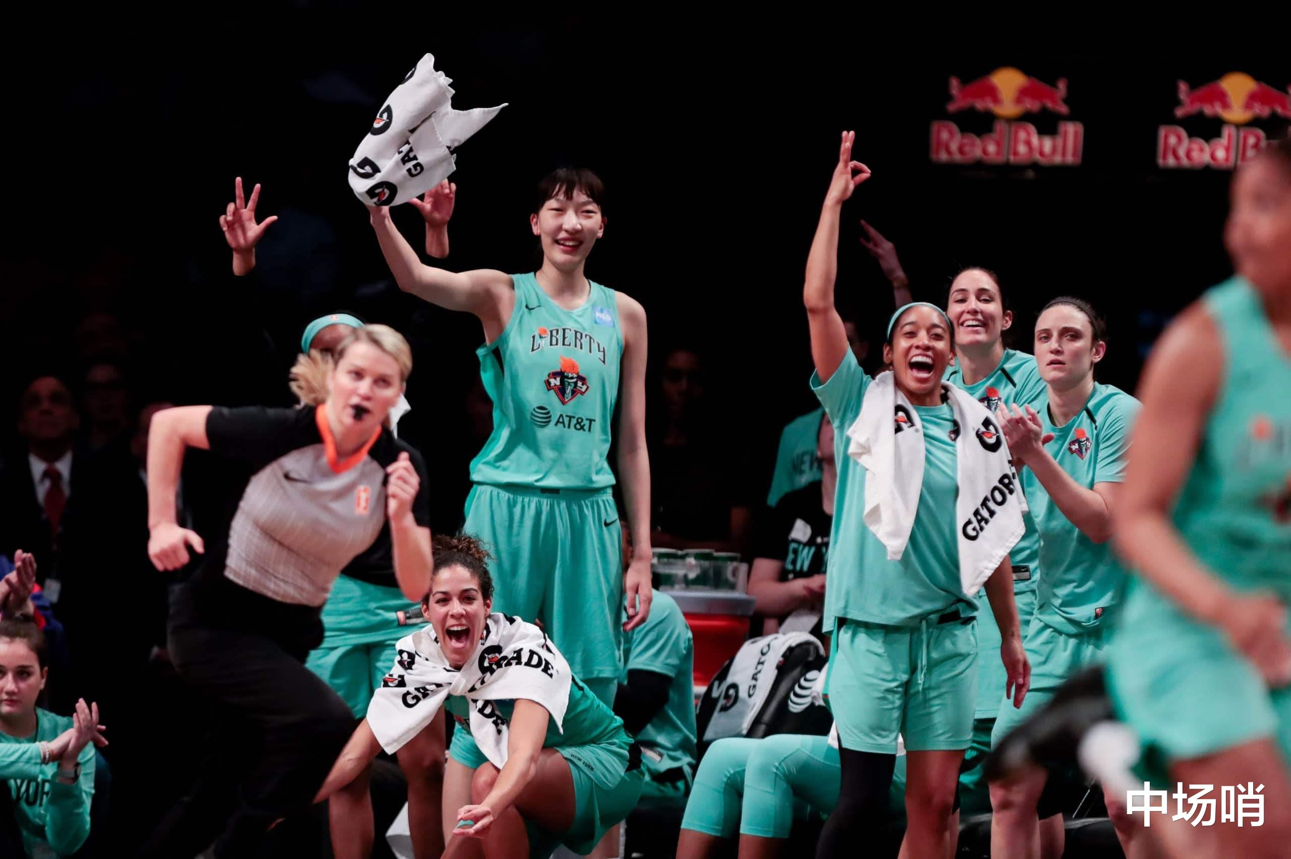 韩旭|女篮队友韩旭效力WNBA被美媒盛赞：她在场上无所不能