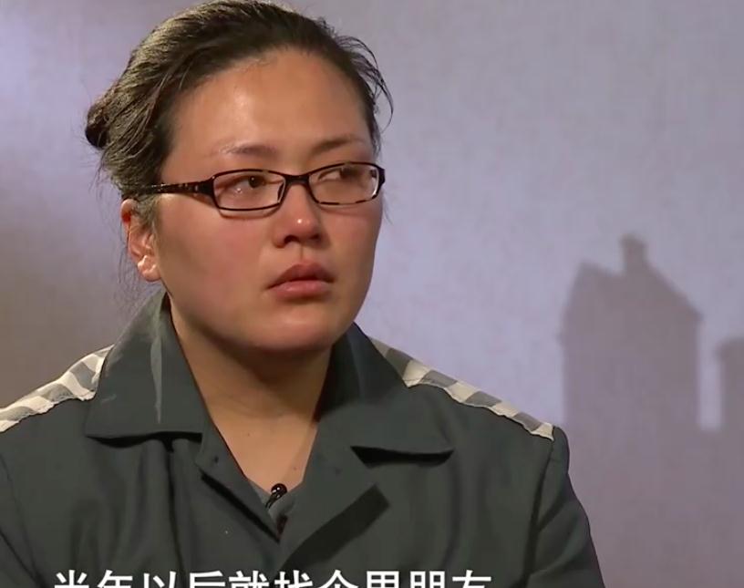 18岁女孩恋爱遇阻,下药将母亲毒死,2007年她讲述弑母的真正原因