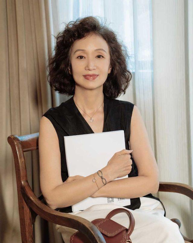 米饭 中老年女人，气质是减龄还是显老？看她的发型就知道，差别还挺大