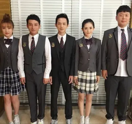 何炅|何炅可以说是“人走茶凉”！