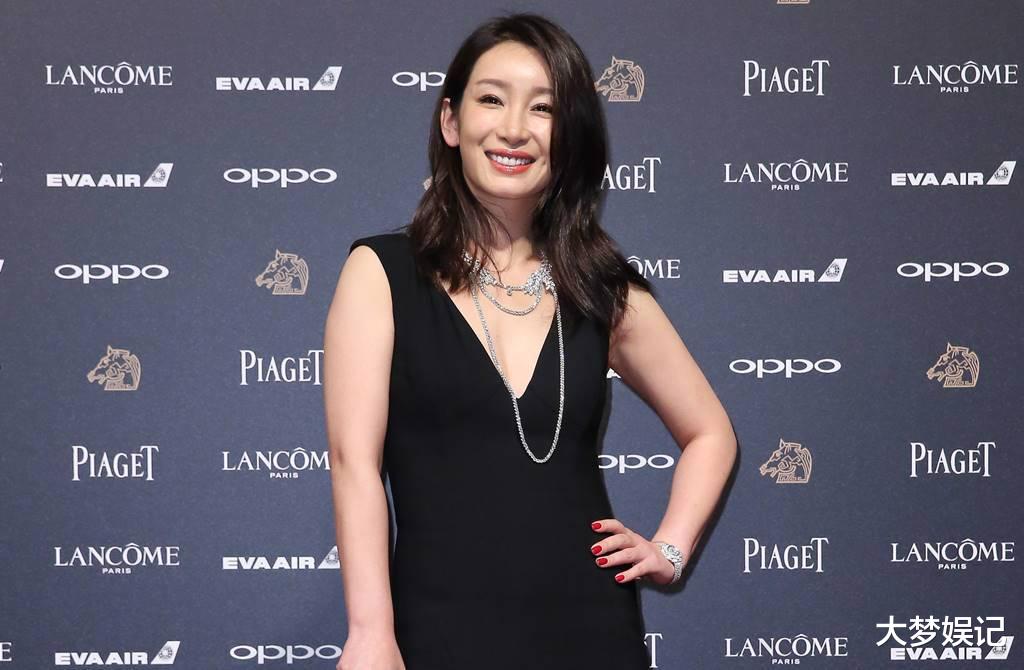 美颜|影后秦海璐直播直接关掉美颜,真面目现形网友看傻