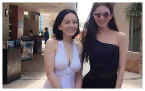“中年美妇”王琳：两婚两离，35岁生下儿子，52岁还宛如少女