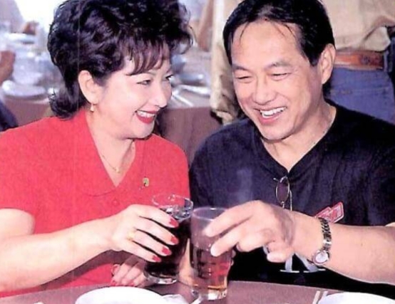 杨雨潼|老戏骨于洋低调移民!国外养老生活滋润,74岁秃顶明显满脸皱纹