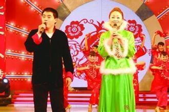 2005年，赵本山在春晚后台见了魏三，赵本山问他：小魏，现在春晚也上了，今后有啥打算？