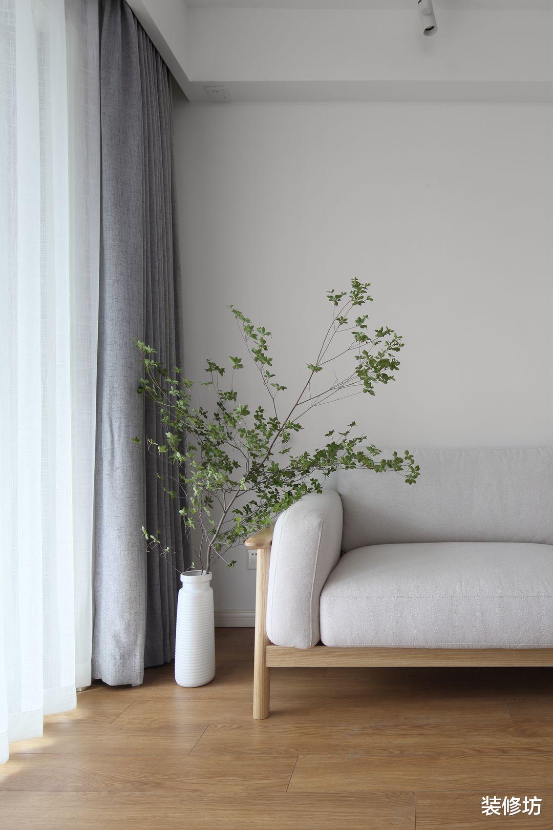 三分之一的储物空间，可以任性收纳，完全不用担心空间不足