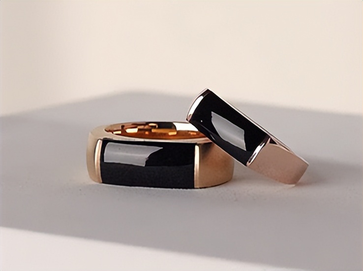 翡翠|大万买的翡翠原石切出墨翠,从原石到成品设计起货蜕变全过程