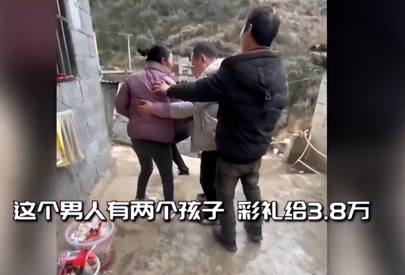 20岁姑娘被相亲42岁男子,离异带2娃,彩礼能出3万8