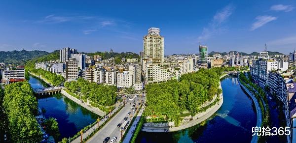 贵州|贵州一男子钓鱼火了，不小心滑100米悬崖，网友：惊喜变成了惊吓