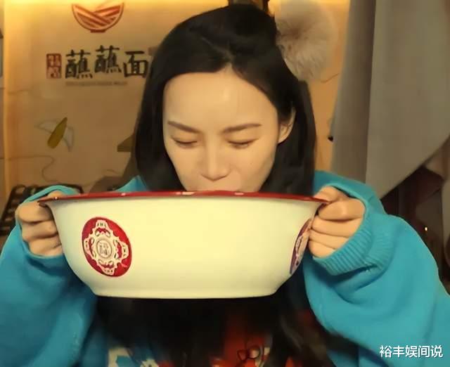 小贝|小贝饿了又陷入粉丝造假丑闻!网曝已开始退款,粉丝量突然增百万