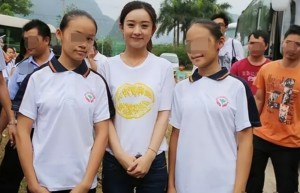 赵丽颖|赵丽颖捐赠物资疑似被丢垃圾车！泡沫箱摆路边，水果蔬菜散落一地