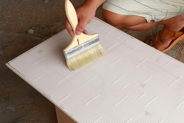 ?瓷砖胶VS瓷砖背胶,真的有必要全屋使用吗?让你全屋用的,都是坑