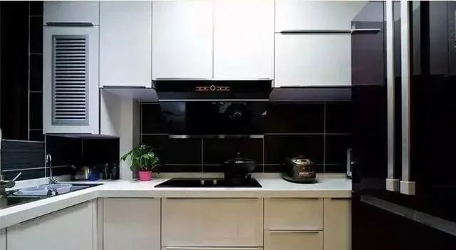 第一次参观朋友新房,一进门就被吸引了,全屋漂亮极了尤其是客厅