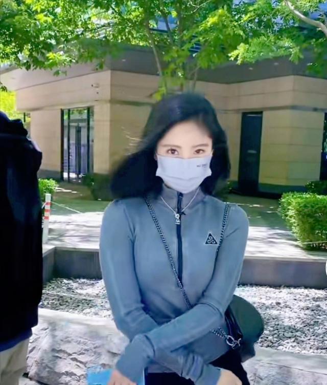 赵露思|明星做核酸百态：赵露思痛苦到流泪、于和伟跑去钓鱼、潘子很憔悴