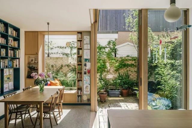 从窄小阴暗到明亮舒适,看了伦敦夫妻的老房改造,被一楼吸引住了