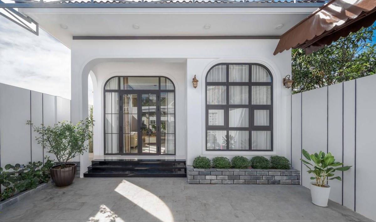 一层就够住了，屋外有院子，屋内有天井花园，老人再也不用爬楼梯